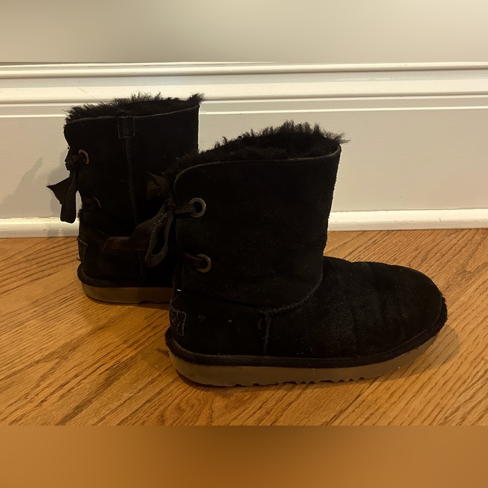 Ugg Size 3 Bow Tie
